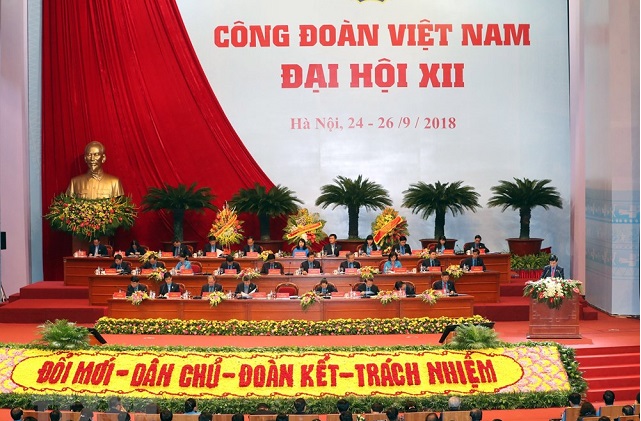   Đoàn Chủ tịch điều hành phiên khai mạc Đại hội XII Công đoàn Việt Nam.